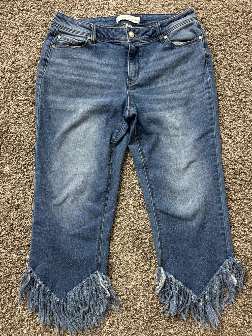 C Est.1946 Cato Fringe V Frayed Hem Crop Capri Denim Jeans Y2K Woman size 10
